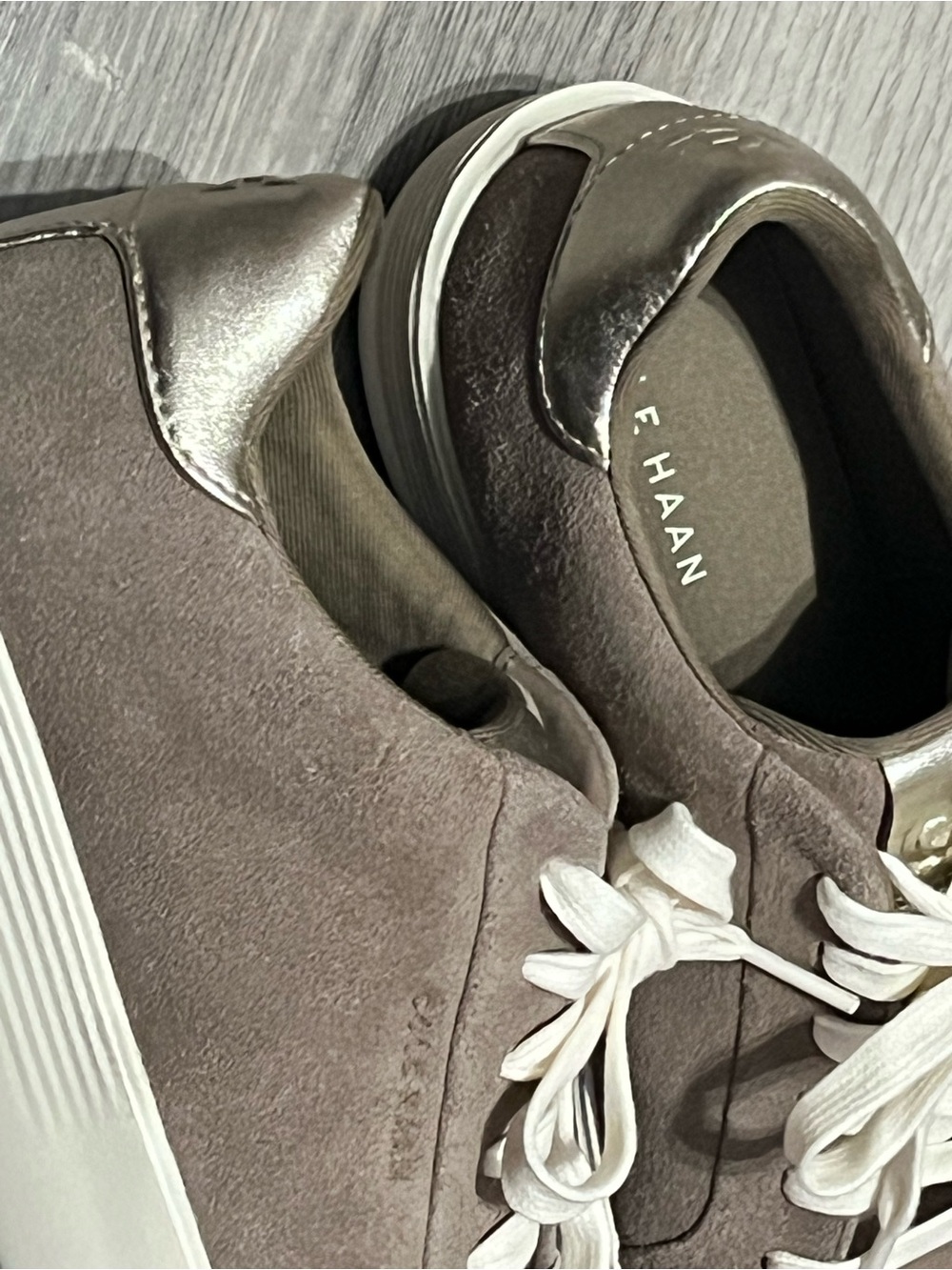 Cole Haan Grand Crosscourt
Joy Suede Platform Sneakers
Shoes Womans 8.5B